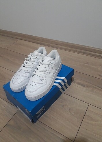 Adidas Adidas rivaly low woman