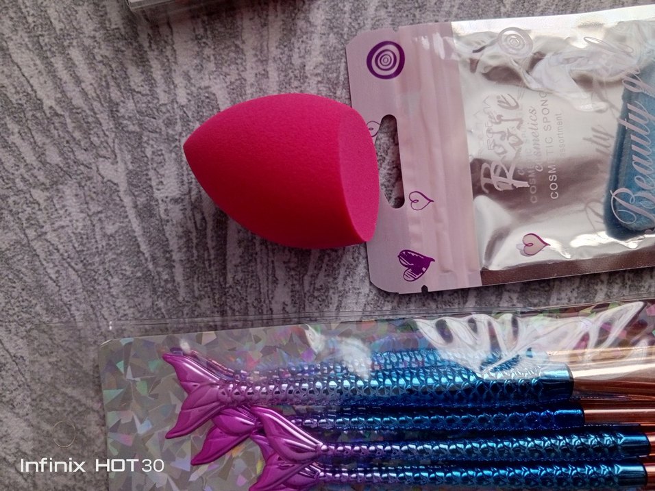 Renkli Makyaj Malzemeleri - Görsel 2