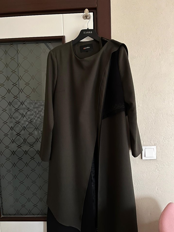 Drapeli Siyah Kadın Uzun Kaban - Görsel 2