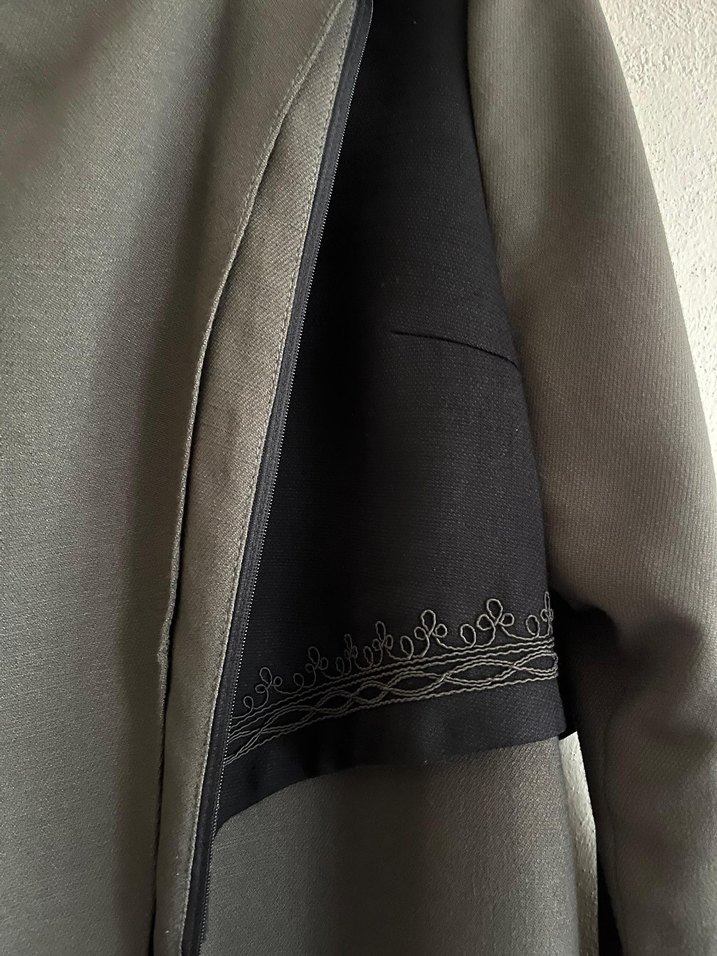 Drapeli Siyah Kadın Uzun Kaban - Görsel 4