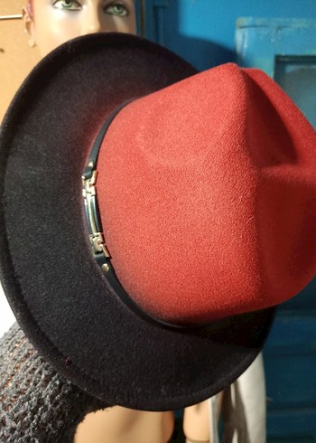 Koyu Kırmızı Siyah Tokalı Kadın Şapka - Görsel 2