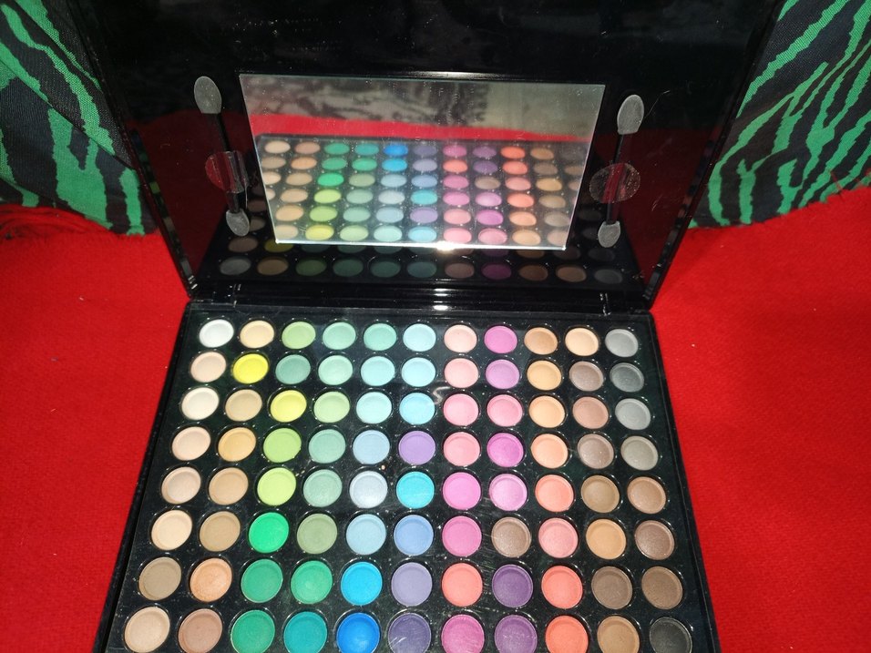 Çok Renkli Far Paleti mac orjinal değil - Görsel 2