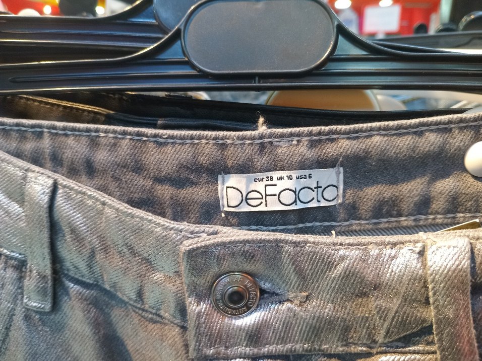 Gri Parlak Deri Kadın Jean - Görsel 2