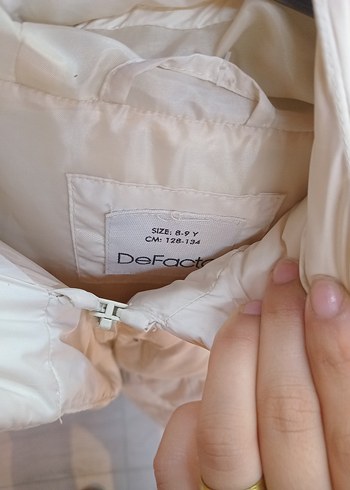 Düğmeli Kısa Beyaz çocukn Kışlık Mont - Görsel 2