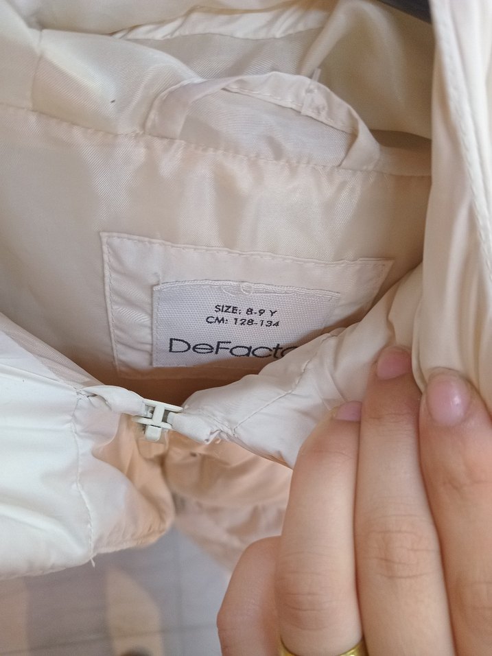 Düğmeli Kısa Beyaz çocukn Kışlık Mont - Görsel 2