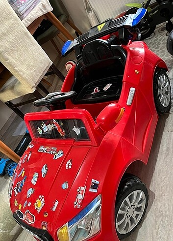 Beden kırmızı Renk 24volt akülü araba. Üzerine etiket yapıştırıldığına bakmayın yen
