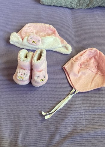 Pembe Nakışlı Örgü Bebek Kıyafet Seti