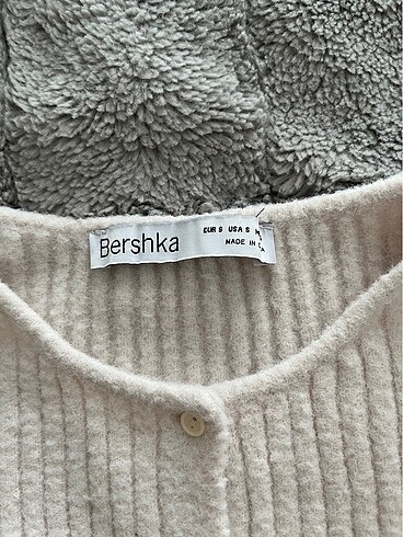 s Beden Bershka crop hırka
