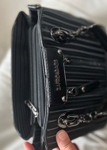 Siyah Parlak Gotik Deri Kadın Çanta - Görsel 3