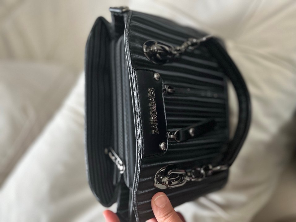 Siyah Parlak Gotik Deri Kadın Çanta - Görsel 3