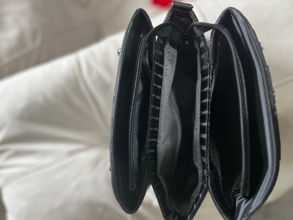 Siyah Parlak Gotik Deri Kadın Çanta - Görsel 4