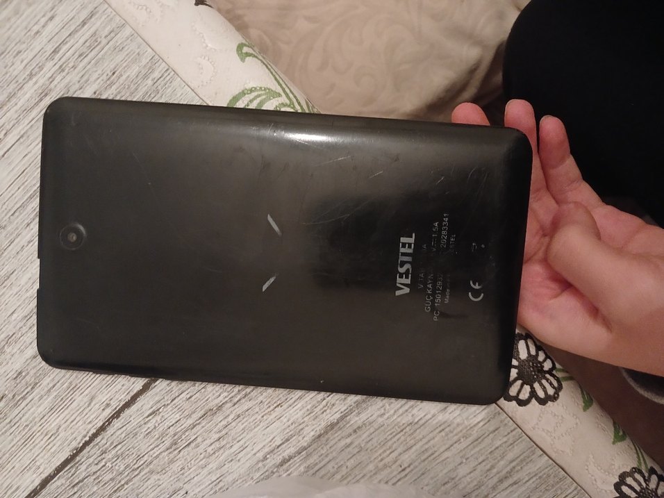 Gri Tablet, Ekranda Çizik - Görsel 2