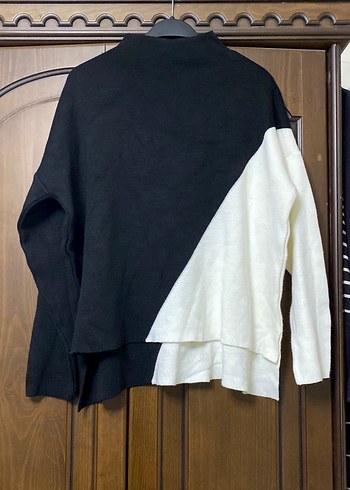 Drapeli Yüksek Yakalı Siyah Beyaz Kadın Kazak - Görsel 2