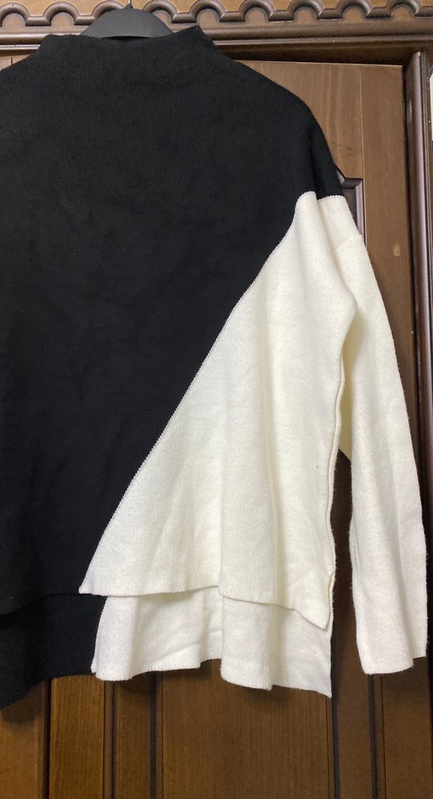 Drapeli Yüksek Yakalı Siyah Beyaz Kadın Kazak - Görsel 3