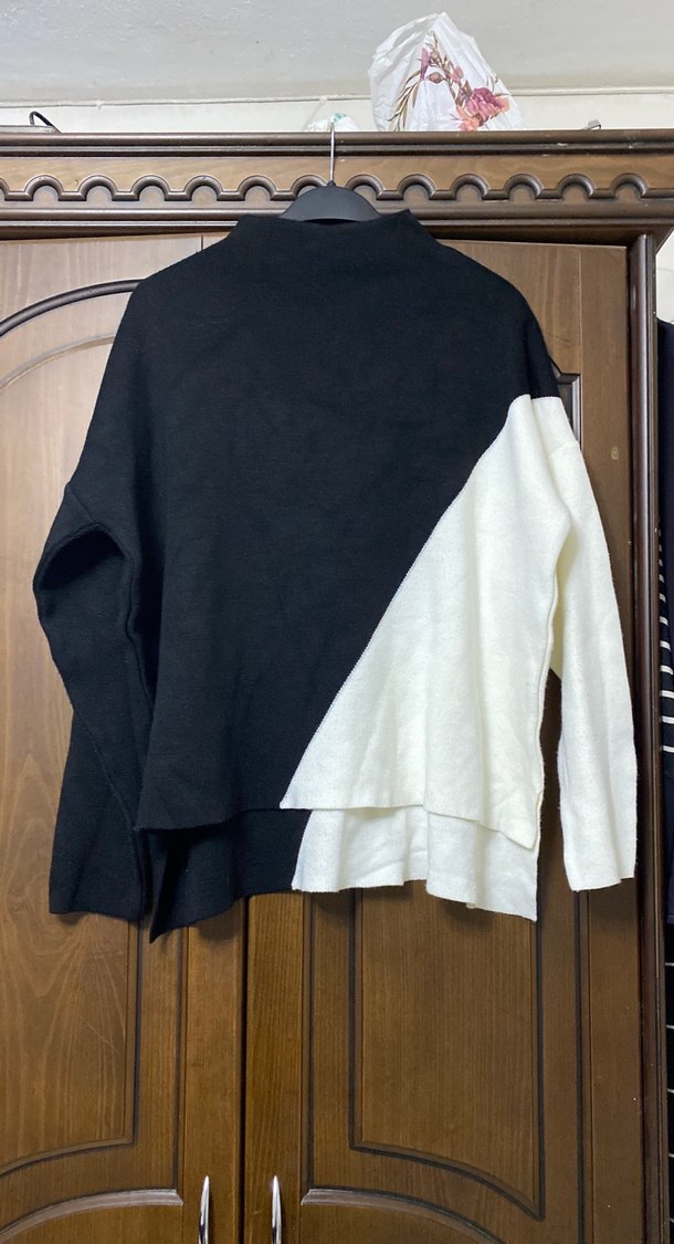 Drapeli Yüksek Yakalı Siyah Beyaz Kadın Kazak - Görsel 2