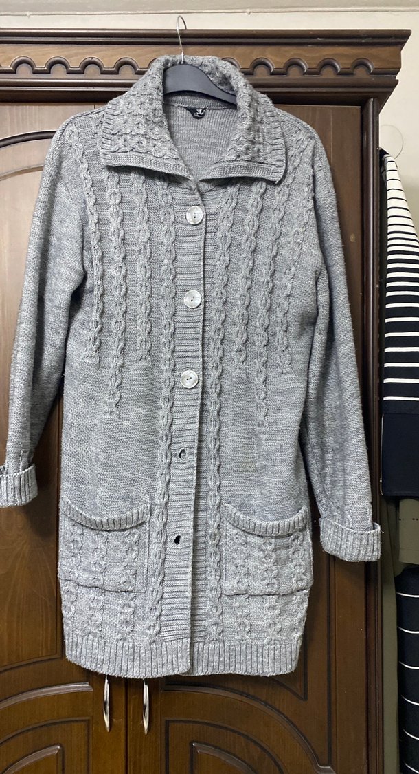 Gri Düğmeli Örgü Kadın Hırka - Görsel 2