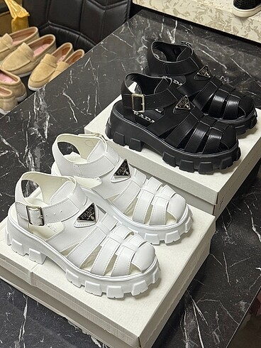 Prada sandalet
