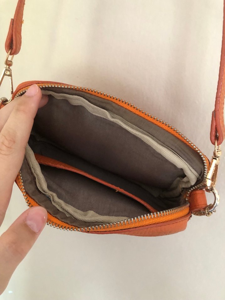 Zincir Detaylı Parlak Turuncu Deri Kadın Çanta - Görsel 3