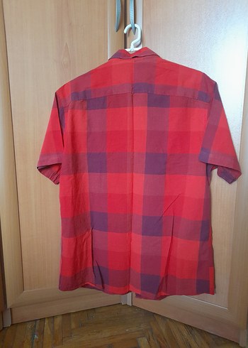 Kırmızı Düğmeli Kısa Kollu Pamuklu Erkek Gömlek - Görsel 3