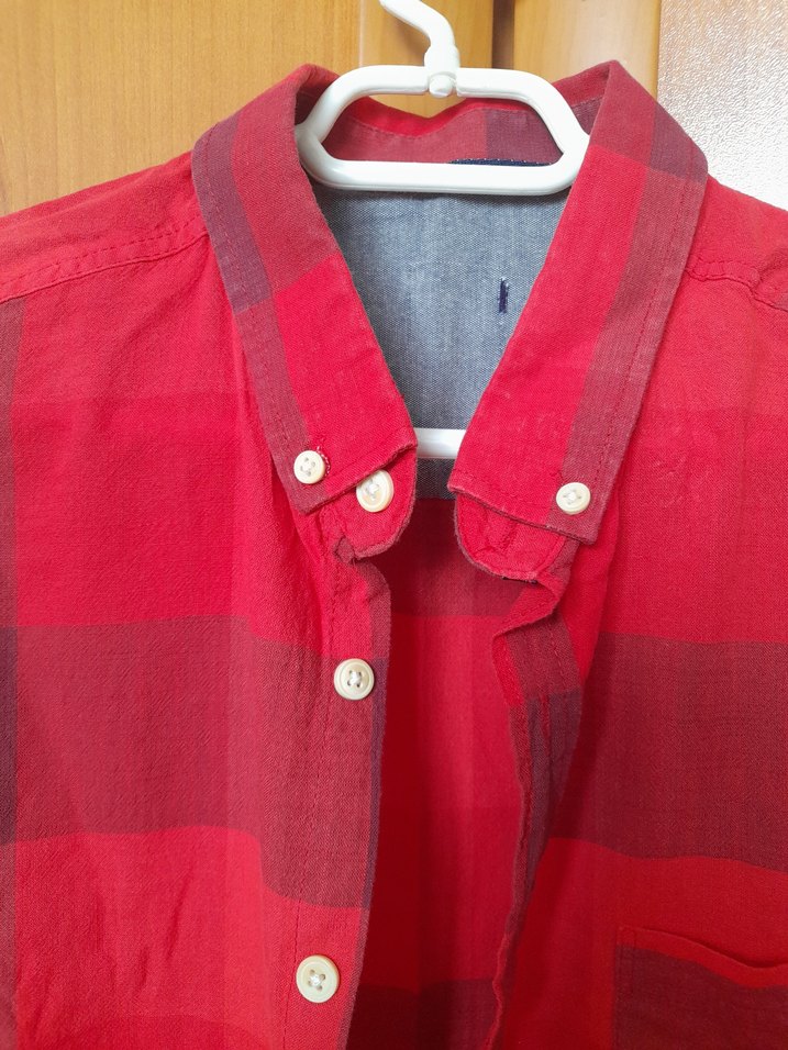 Kırmızı Düğmeli Kısa Kollu Pamuklu Erkek Gömlek - Görsel 4