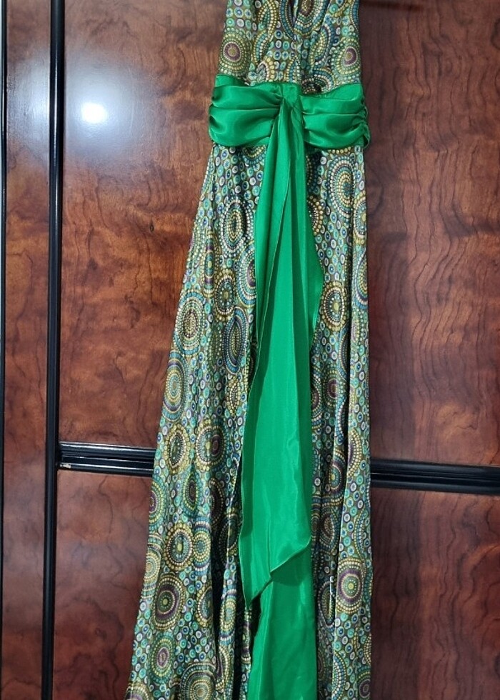 Canlı renkli şık abiye - Görsel 3