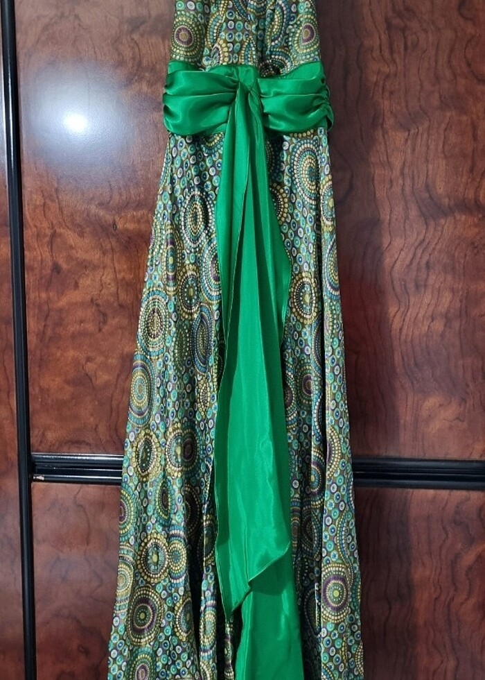 Canlı renkli şık abiye - Görsel 4