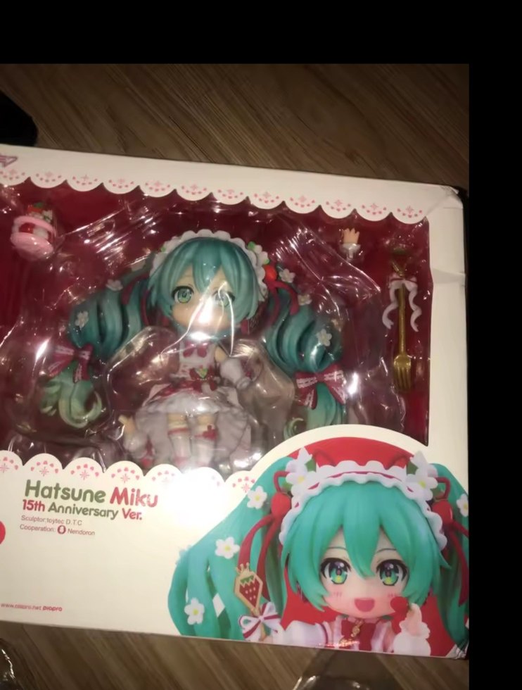 Hatsune Miku 15. Yıl Özel Figürü - strawberry miku - Görsel 2