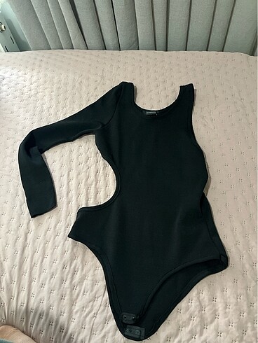 tek kol yan dekolteli çıtçıtlı body