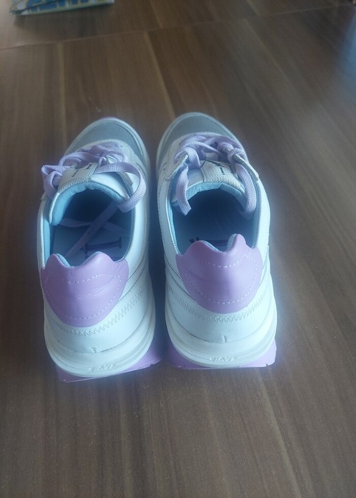 Spor ayakkabı — görsel 4/9