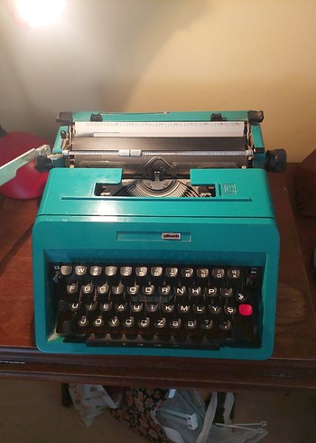 Turkuaz Renkli Eski Daktilo - Görsel 6