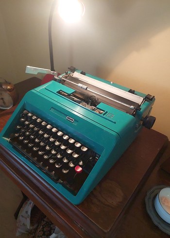 Turkuaz Renkli Eski Daktilo - Görsel 5