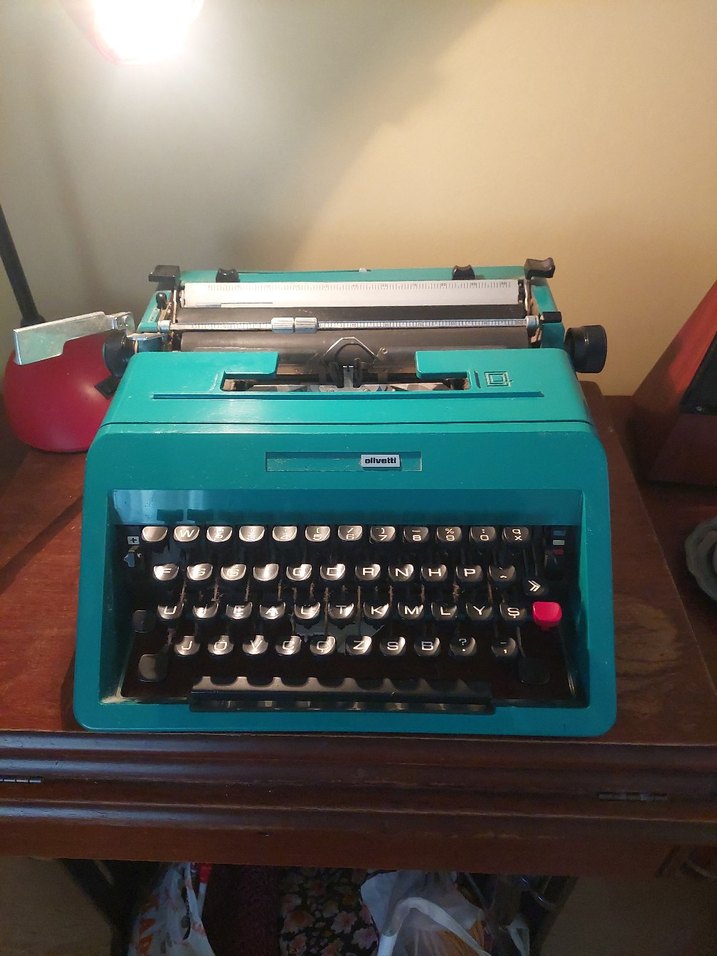 Turkuaz Renkli Eski Daktilo - Görsel 2