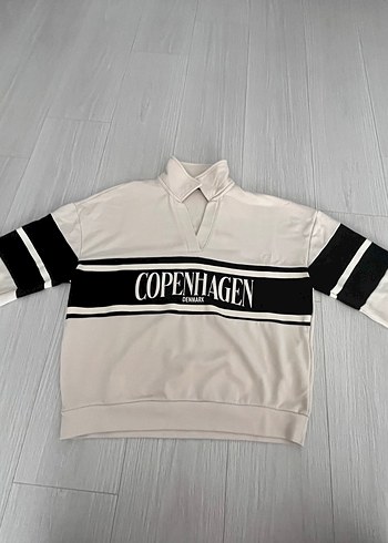 Beyaz V Yaka Kadın Kısa Kollu Sweatshirt - Görsel 2