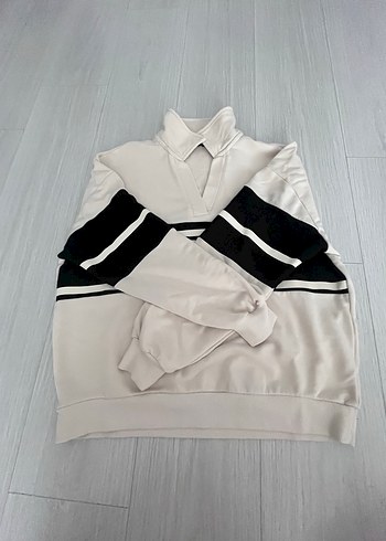 Beyaz V Yaka Kadın Kısa Kollu Sweatshirt - Görsel 3