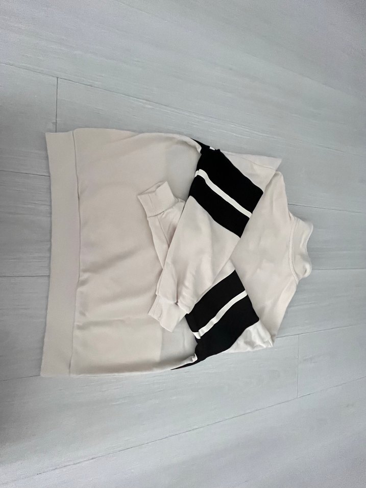 Beyaz V Yaka Kadın Kısa Kollu Sweatshirt - Görsel 5