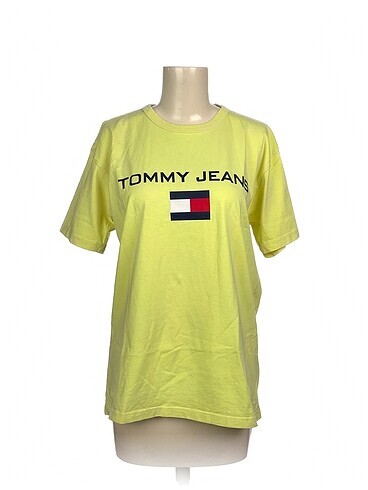 Tommy Hilfiger T-shirt %70 İndirimli.