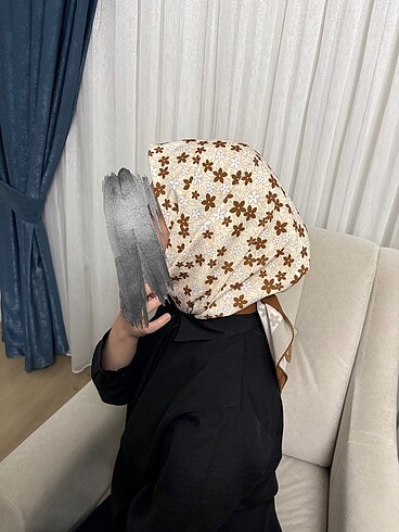 Diğer Kuqos marka çiçek desenli eşarp