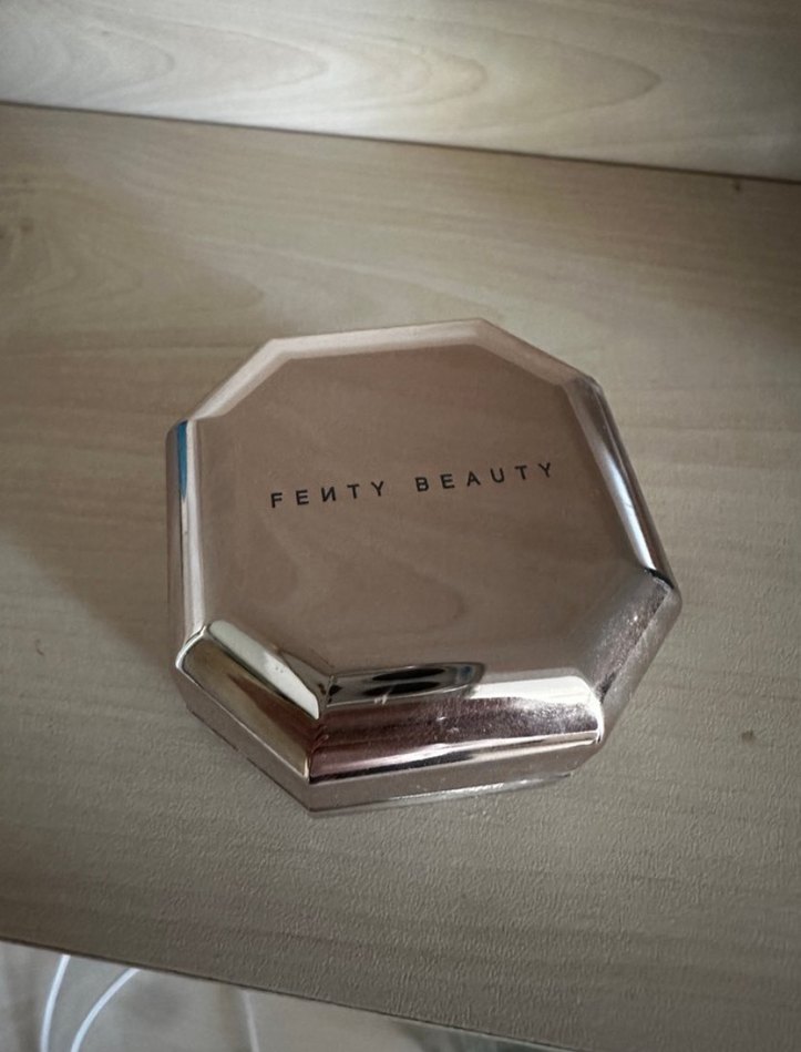fenty kadın pudra - Görsel 3