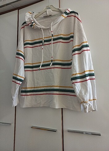 Sweatshirt şapkalı 