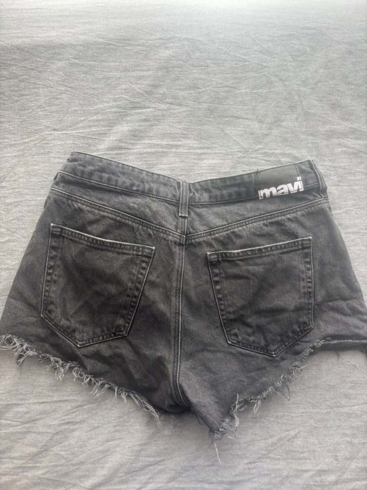 Gri Mini Düğmeli Kadın Denim Şort - Görsel 2