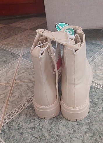 LC Waikiki Bayan bot