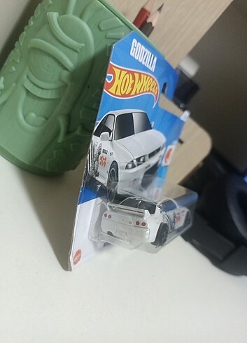 Beden Renk Hotwheels NISSAN SKYLİNE GT-R(BCNR33) GODZİLLA