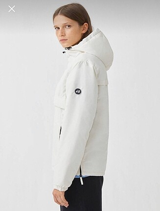Pull and Bear Kanguru mont