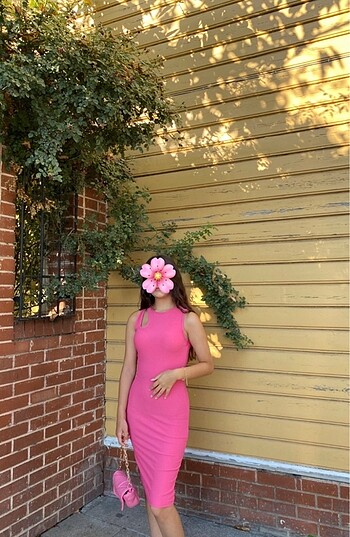 Pembe elbise