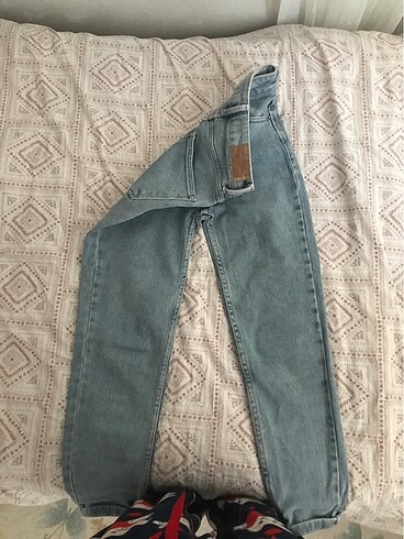 34 Beden mavi Renk Stradivarius jean pantolon