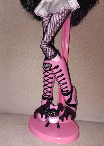 Beden monster high draculaura