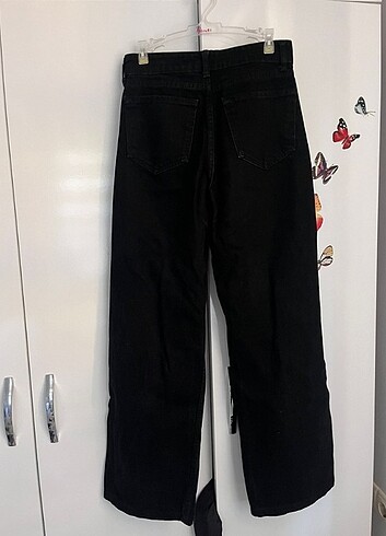 Yırtık jean pantolon - Görsel 3