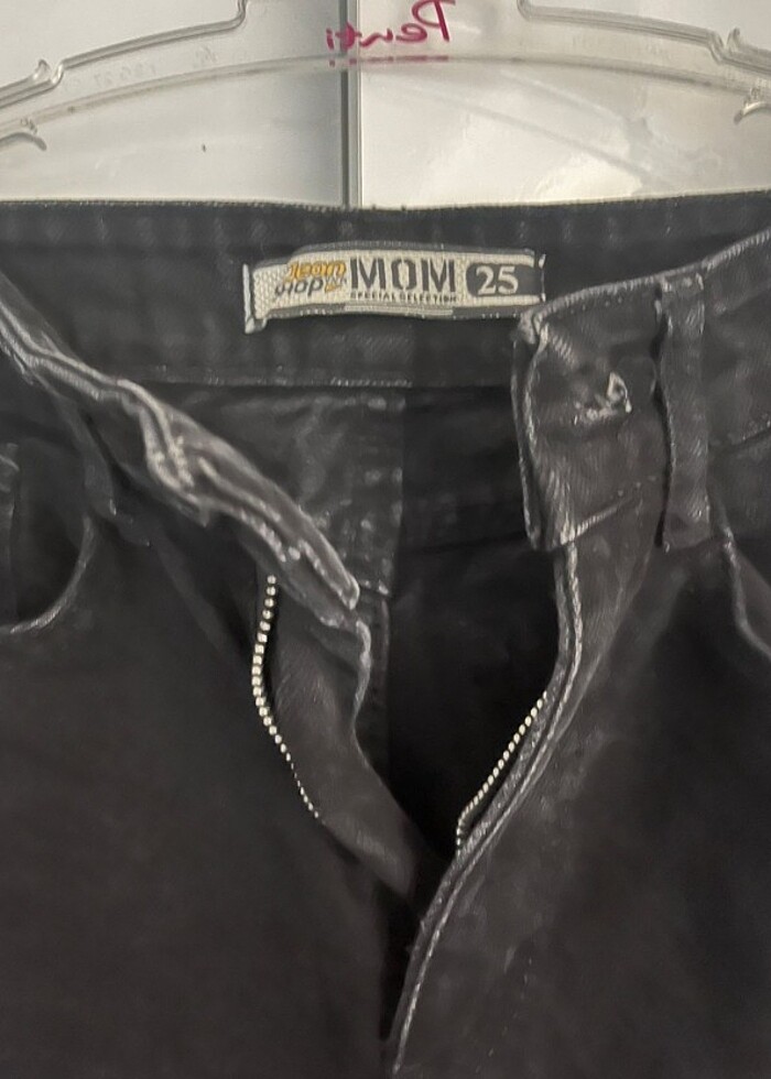 Yırtık jean pantolon  - Görsel 2