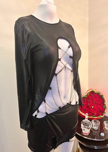 Fabrika Siyah Zincir Detaylı Gotik Kadın Body