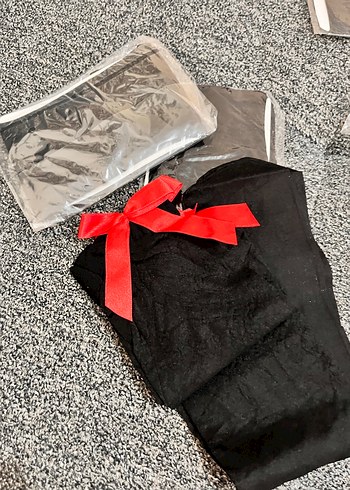 Beden 3lü serKırmızı Kurdeleli Siyah yarım diz üstü ince çorap